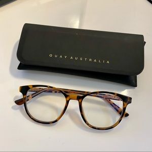 QUAY BLUE LIGHT TORTOISE GLASSES